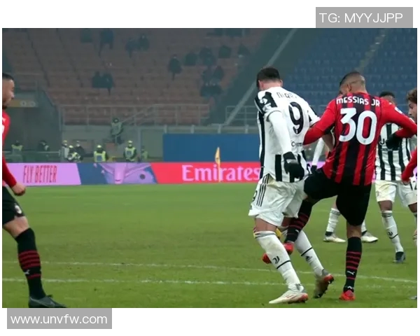 意甲联赛：AC米兰击败那不勒斯，登顶积分榜领先尤文图斯